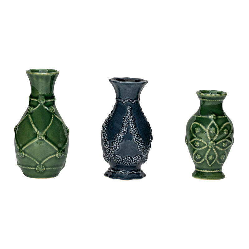 Just the right size for a single stem, this set of three petite ceramic vases are each uniquely adorned with motifs from our Gardens of the World collection and comes elegantly giftboxed.
