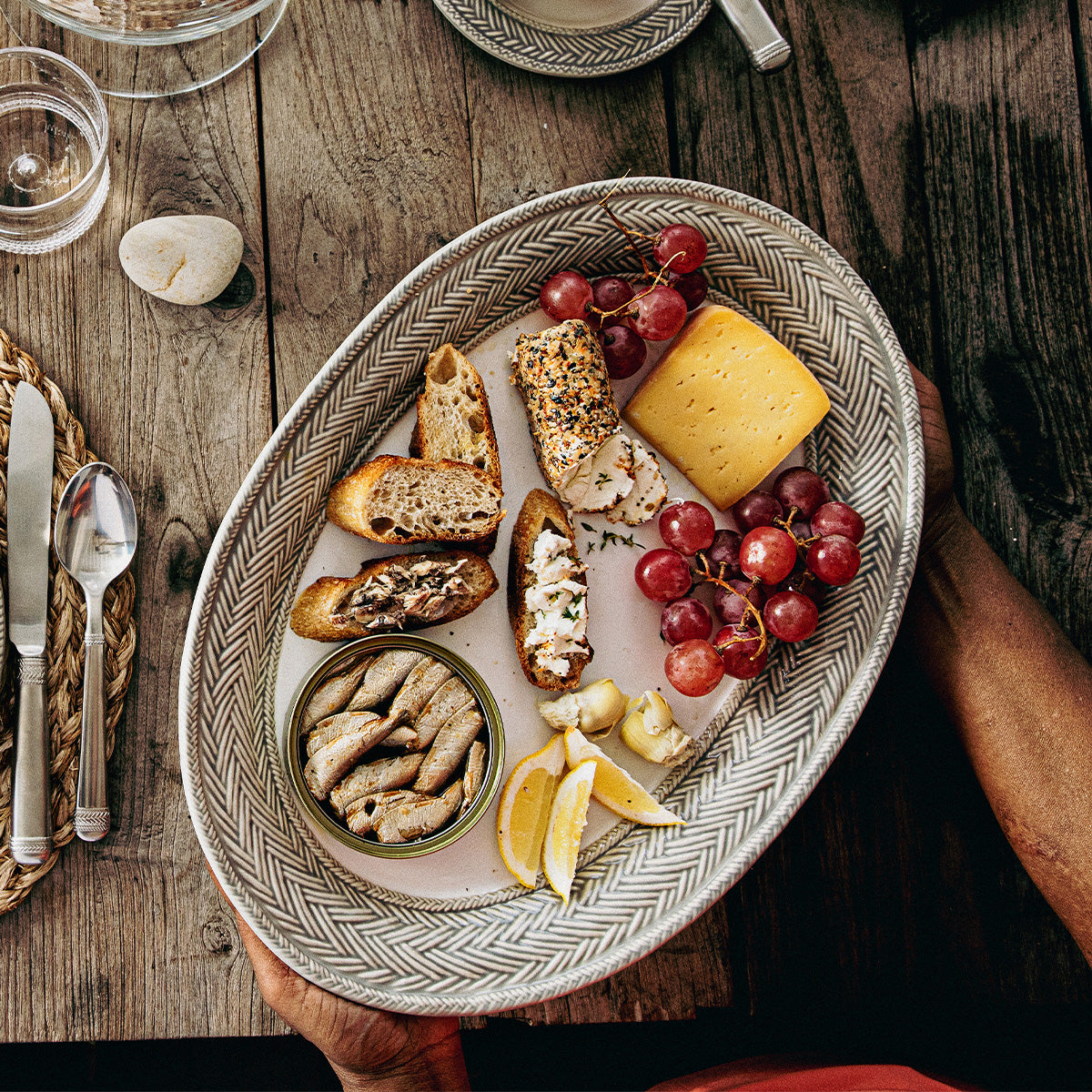 Le Panier 17" Platter - Grey Mist - Alternate View