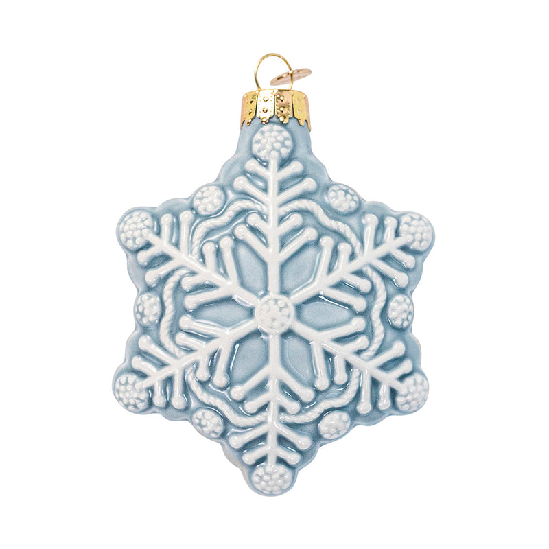The perfect way to add a sprinkling of winter wonder to your tree, our ceramic snowflake in Ice Blue features subtle detailing in our iconic Berry & Thread motif and are packaged in our seasonal red gift box. 
